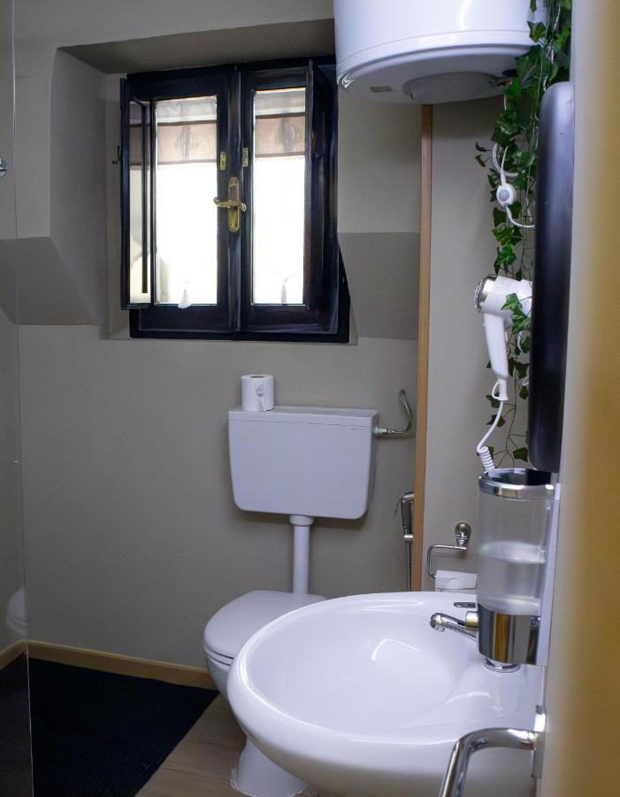 Don Pes Travel Rooms Sassari Luaran gambar